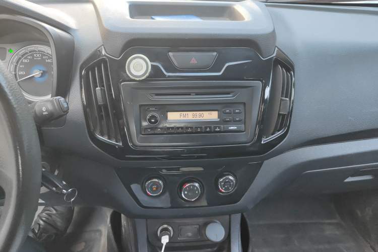 Used Isuzu JLM 2016 2.8T Four-Wheel Drive Luxury Version JE493ZLQ4CA Audio And AC Panel