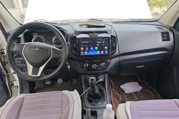 Used Isuzu JLM 2016 2.8T Two-Wheel Drive Luxury Version JE493ZLQ4CA Center Console