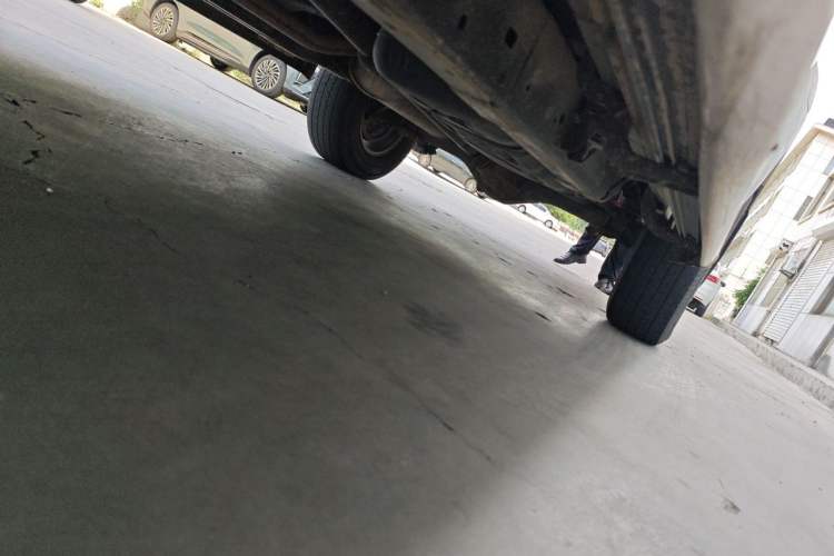 Used Isuzu JLM 2016 2.8T Two-Wheel Drive Luxury Version JE493ZLQ4CA Chassis Front Left