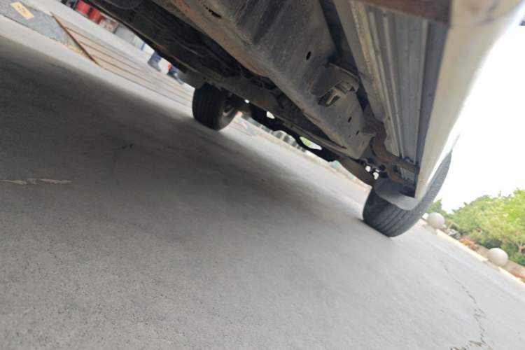 Used Isuzu JLM 2016 2.8T Two-Wheel Drive Luxury Version JE493ZLQ4CA Chassis Rear Right