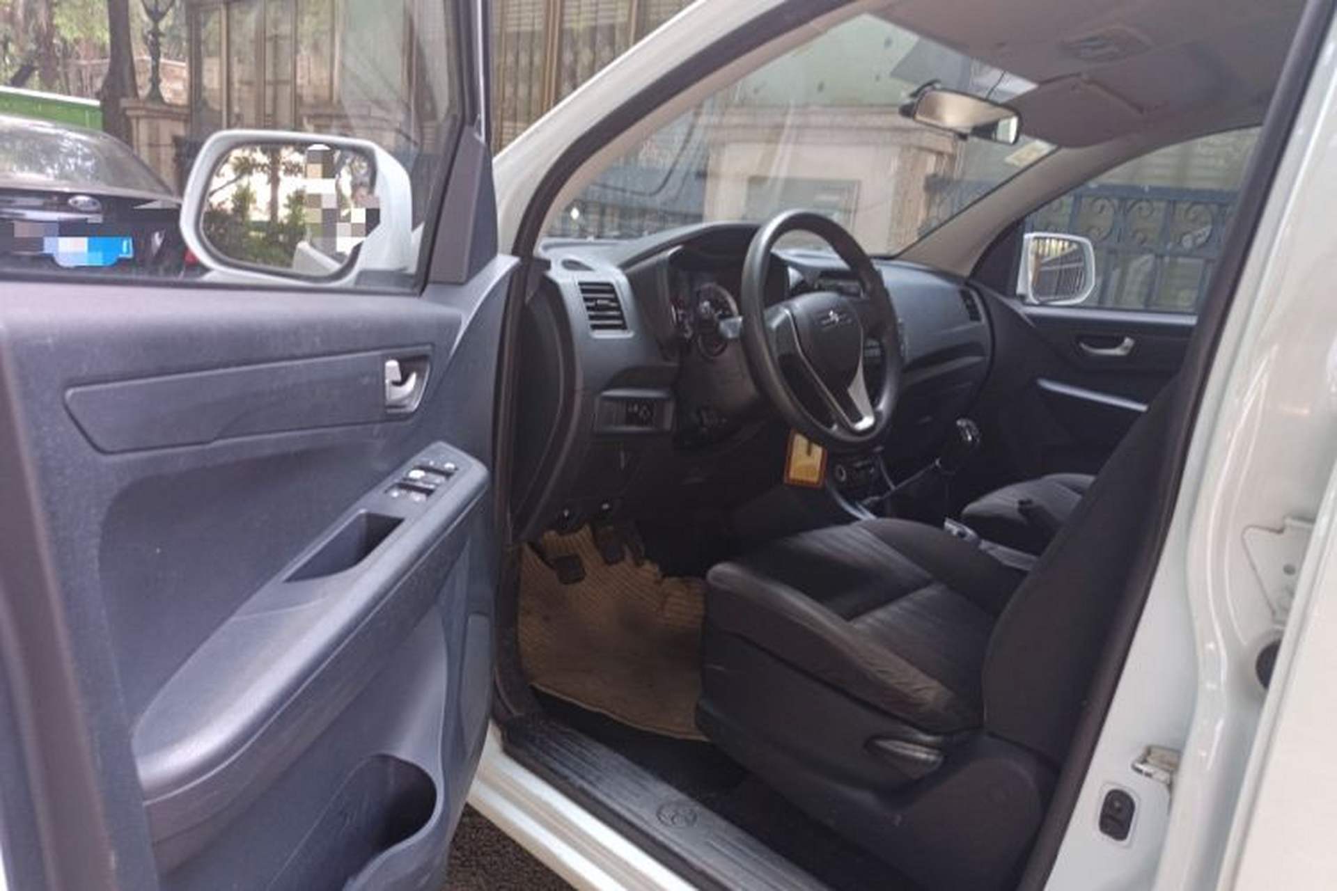 Used Isuzu JLM 2016 2.8T Two-Wheel Drive Luxury Version JE493ZLQ4CA Driver Seat