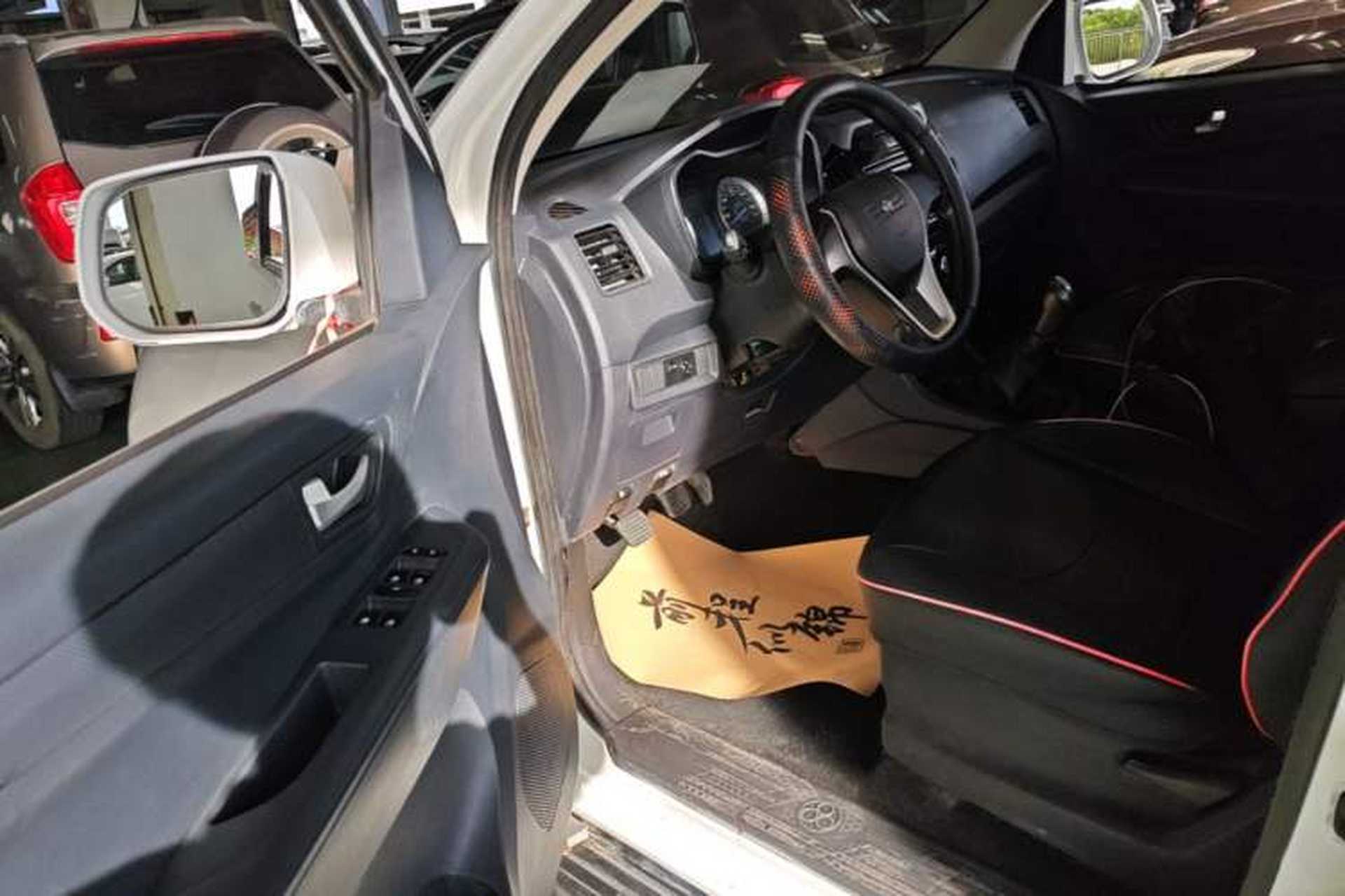 Used Isuzu JLM 2016 2.8T Two-Wheel Drive Luxury Version JE493ZLQ4CA Driver Seat