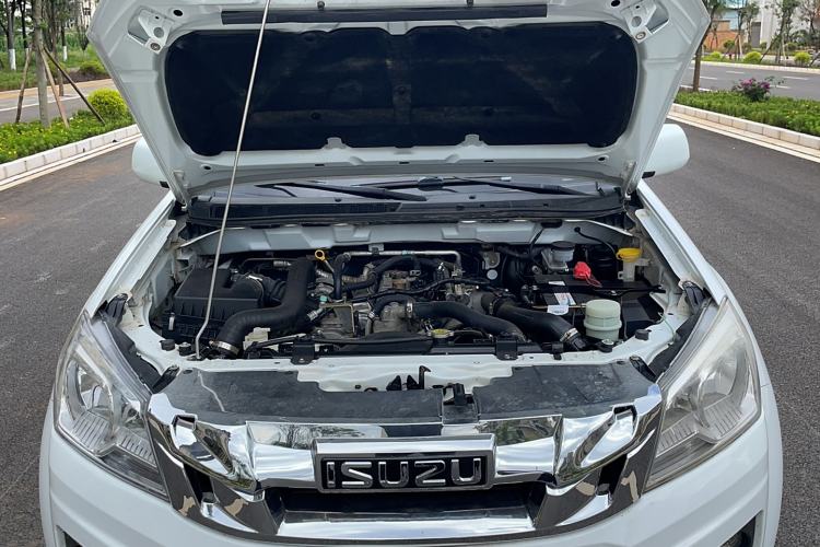 Used Isuzu JLM 2016 2.8T Four-Wheel Drive Ultra-Luxury Version JE493ZLQ4CA Engine Bay