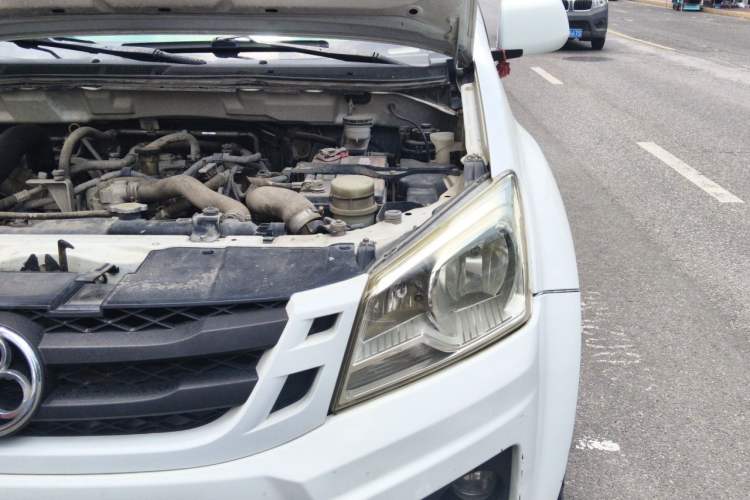Used Isuzu JLM 2016 2.8T Four-Wheel Drive Luxury Version JE493ZLQ4CA Engine Bay Left