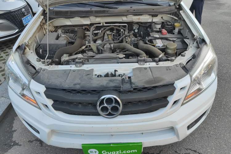 Used Isuzu JLM 2016 2.8T Four-Wheel Drive Luxury Version JE493ZLQ4CA Engine Bay