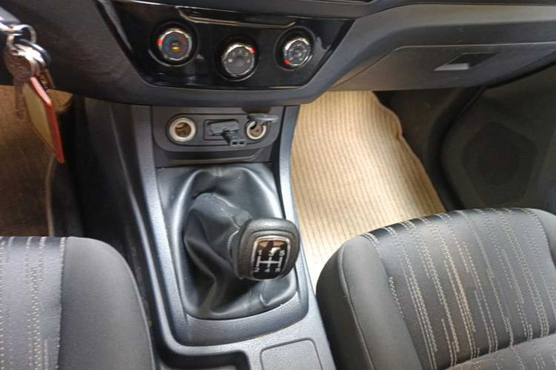 Used Isuzu JLM 2016 2.8T Two-Wheel Drive Luxury Version JE493ZLQ4CA Gear Lever