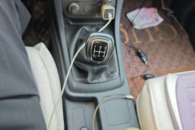 Used Isuzu JLM 2016 2.8T Two-Wheel Drive Luxury Version JE493ZLQ4CA Gear Lever