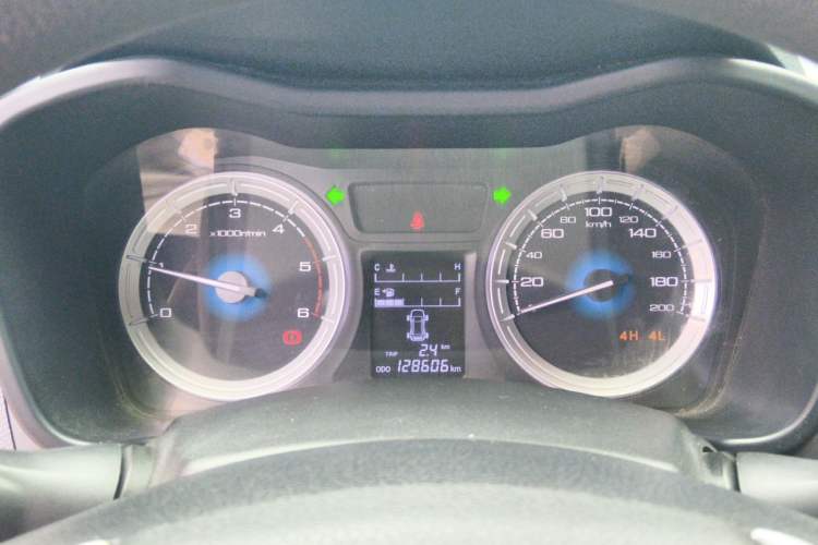 Used Isuzu JLM 2016 2.8T Four-Wheel Drive Luxury Version JE493ZLQ4CA Instrument Cluster