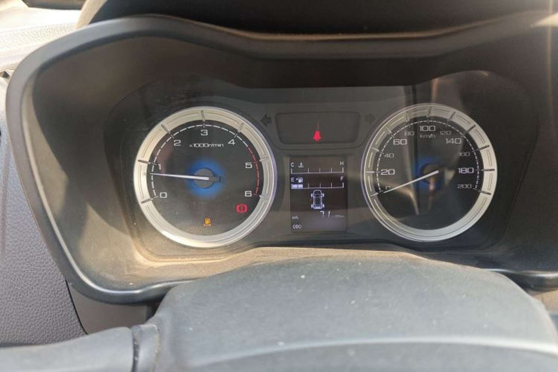 Used Isuzu JLM 2016 2.8T Two-Wheel Drive Luxury Version JE493ZLQ4CA Instrument Cluster