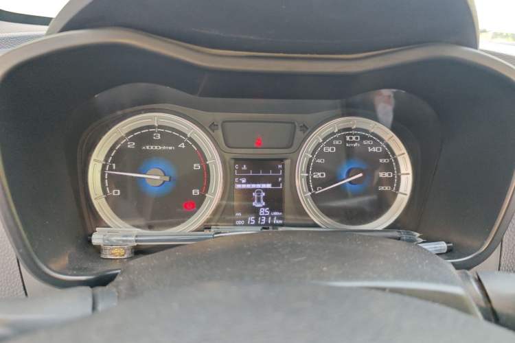 Used Isuzu JLM 2016 2.8T Two-Wheel Drive Luxury Version JE493ZLQ4CA Instrument Cluster