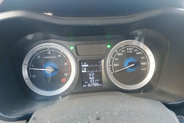 Used Isuzu JLM 2016 2.8T Two-Wheel Drive Extended Cargo Bed Luxury Version JE493ZLQ4CA Instrument Cluster