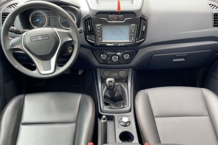 Used Isuzu JLM 2016 2.8T Four-Wheel Drive Ultra-Luxury Version JE493ZLQ4CA Interior 2
