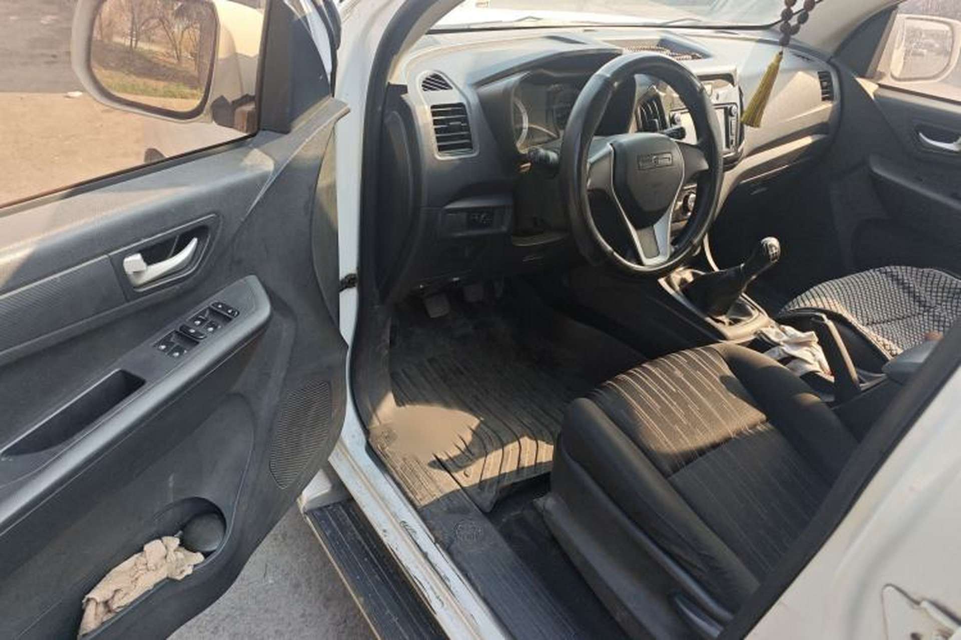 Used Isuzu JLM 2016 2.8T Two-Wheel Drive Luxury Version JE493ZLQ4CA Interior 3