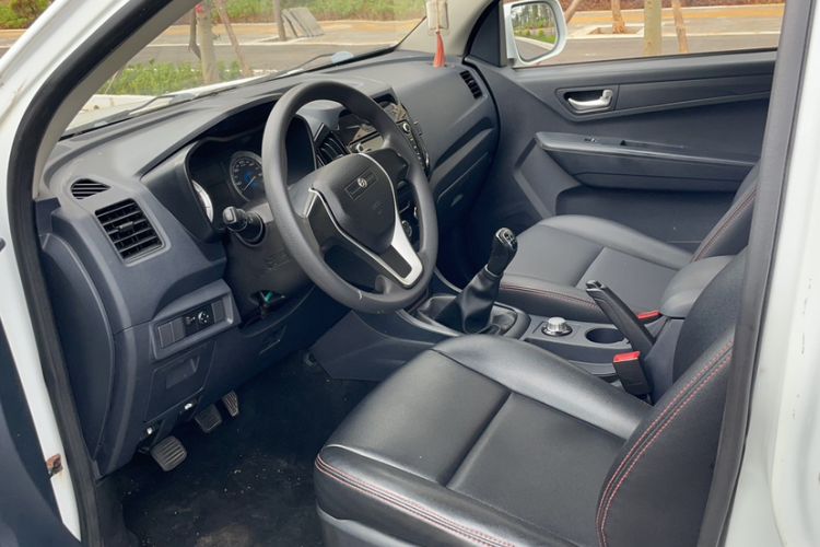 Used Isuzu JLM 2016 2.8T Four-Wheel Drive Ultra-Luxury Version JE493ZLQ4CA Interior 4