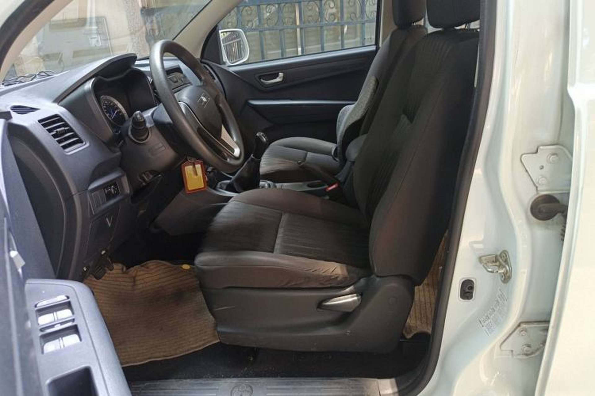 Used Isuzu JLM 2016 2.8T Two-Wheel Drive Luxury Version JE493ZLQ4CA Left Front Seat