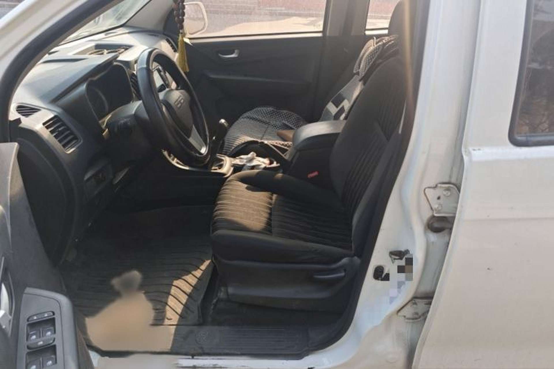 Used Isuzu JLM 2016 2.8T Two-Wheel Drive Luxury Version JE493ZLQ4CA Left Front Seat