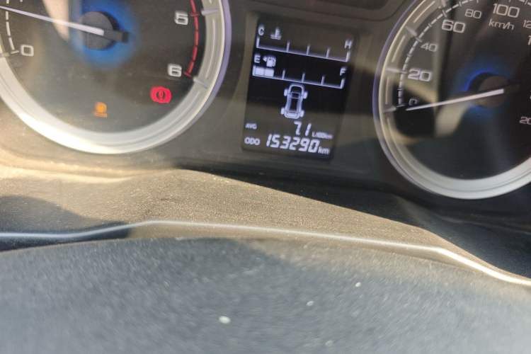Used Isuzu JLM 2016 2.8T Two-Wheel Drive Luxury Version JE493ZLQ4CA Odometer Close Up