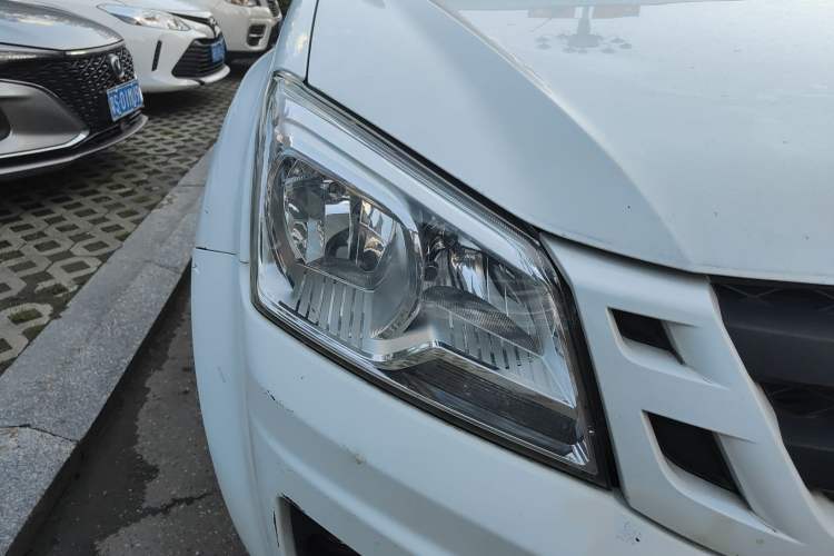 Used Isuzu JLM 2016 2.8T Four-Wheel Drive Luxury Version JE493ZLQ4CA Right Front Headlight