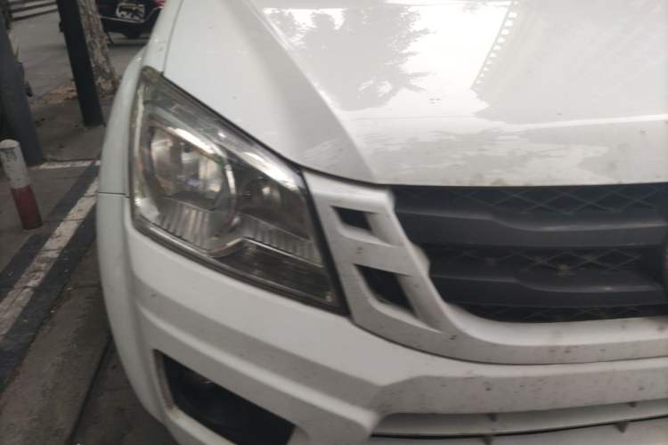Used Isuzu JLM 2016 2.8T Four-Wheel Drive Extended Cargo Bed Luxury Edition JE493ZLQ4CA Right Front Headlight