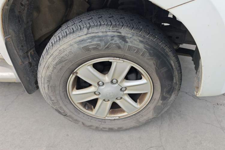 Used Isuzu JLM 2016 2.8T Two-Wheel Drive Luxury Version JE493ZLQ4CA Right Front Wheel Hub