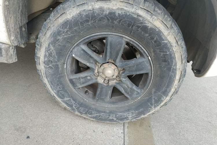 Used Isuzu JLM 2016 2.8T Two-Wheel Drive Extended Cargo Bed Luxury Version JE493ZLQ4CA Right Front Wheel Hub