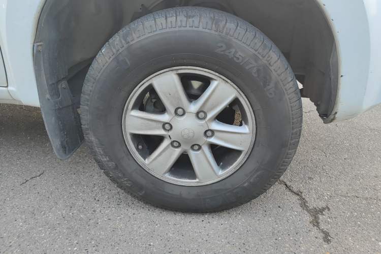 Used Isuzu JLM 2016 2.8T Four-Wheel Drive Luxury Version JE493ZLQ4CA Right Front Wheel Hub