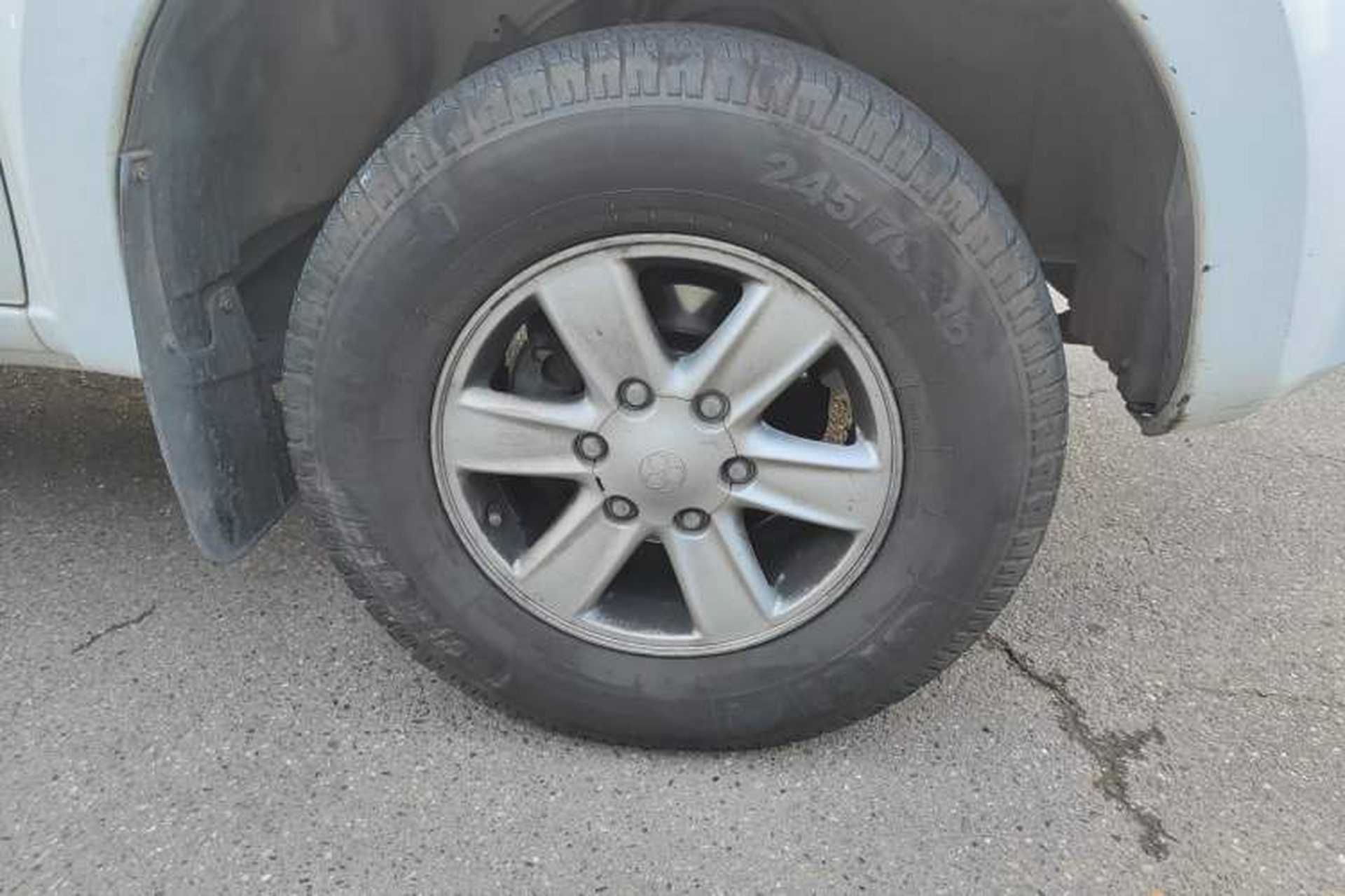 Used Isuzu JLM 2016 2.8T Four-Wheel Drive Luxury Version JE493ZLQ4CA Right Front Wheel Hub