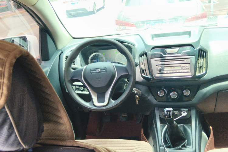 Used Isuzu JLM 2016 2.8T Four-Wheel Drive Luxury Version JE493ZLQ4CA Steering Wheel