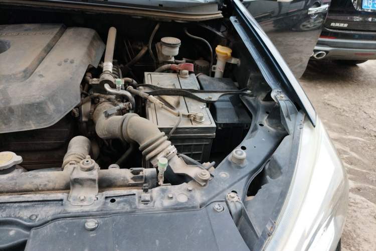 Used Isuzu JLM  Engine Bay Left