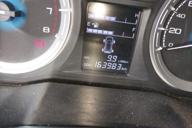 Used Isuzu JLM  Odometer Close Up