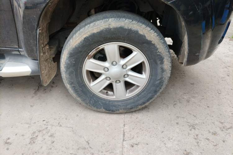 Used Isuzu JLM  Right Front Wheel Hub