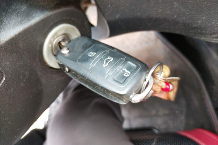 Used Isuzu JLM  Vehicle Key
