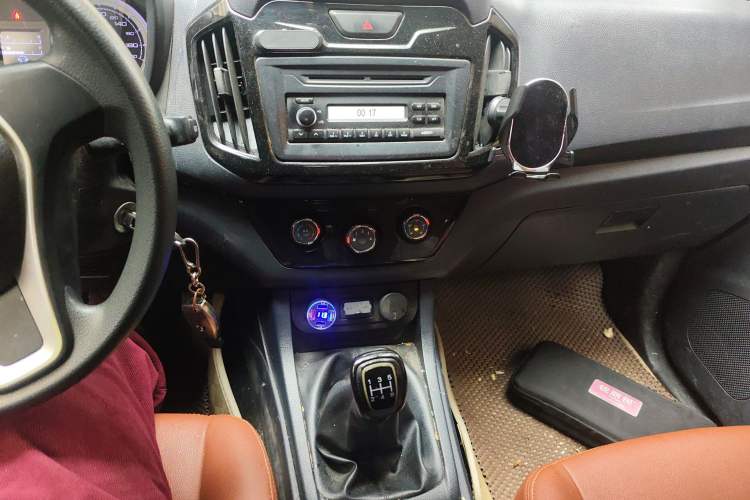 Used Isuzu JLM 2017 2.0T Two-Wheel Drive Advanced Version 4K21D4T Audio And AC Panel