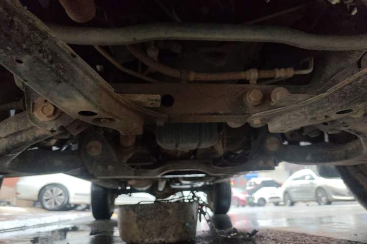Used Isuzu JLM 2017 2.0T Two-Wheel Drive Advanced Version 4K21D4T Chassis Front