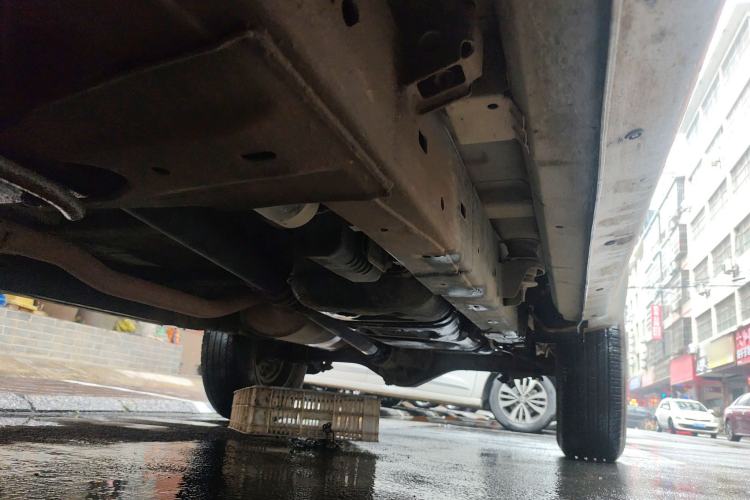 Used Isuzu JLM 2017 2.0T Two-Wheel Drive Advanced Version 4K21D4T Chassis Front Left