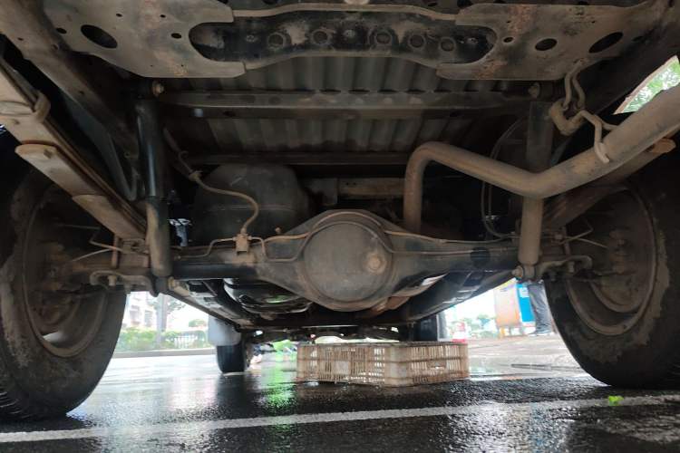 Used Isuzu JLM 2017 2.0T Two-Wheel Drive Advanced Version 4K21D4T Chassis Rear