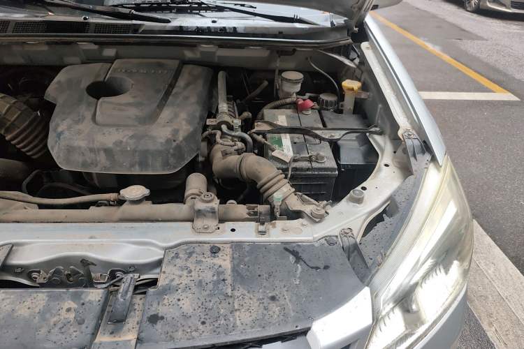 Used Isuzu JLM 2017 2.0T Two-Wheel Drive Advanced Version 4K21D4T Engine Bay Left