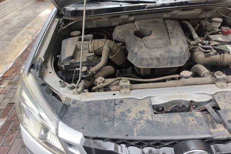 Used Isuzu JLM 2017 2.0T Two-Wheel Drive Advanced Version 4K21D4T Engine Bay Right