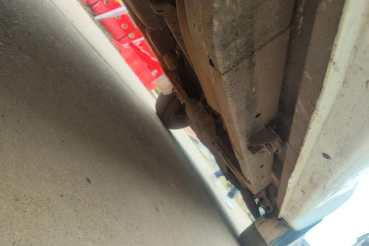 Used Isuzu JLM 2017 2.0T Two-Wheel Drive Advanced Version 4K21D4T Chassis Rear Right