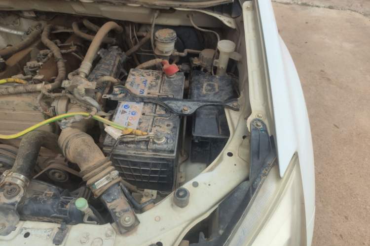 Used Isuzu JLM 2017 2.0T Two-Wheel Drive Advanced Version 4K21D4T Engine Bay Left