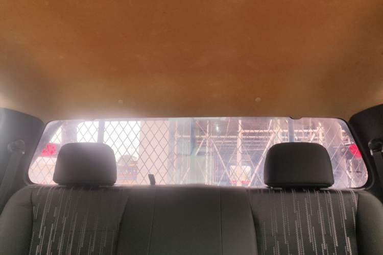 Used Isuzu JLM 2017 2.0T Two-Wheel Drive Advanced Version 4K21D4T Headliner