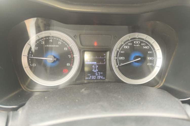 Used Isuzu JLM 2017 2.0T Two-Wheel Drive Advanced Version 4K21D4T Instrument Cluster
