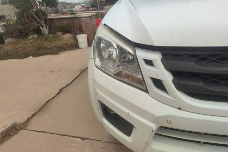 Used Isuzu JLM 2017 2.0T Two-Wheel Drive Advanced Version 4K21D4T Right Front Headlight