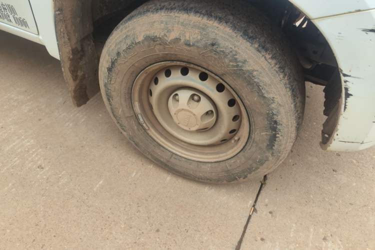 Used Isuzu JLM 2017 2.0T Two-Wheel Drive Advanced Version 4K21D4T Right Front Wheel Hub