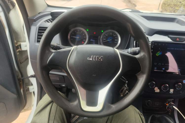 Used Isuzu JLM 2017 2.0T Two-Wheel Drive Advanced Version 4K21D4T Steering Wheel