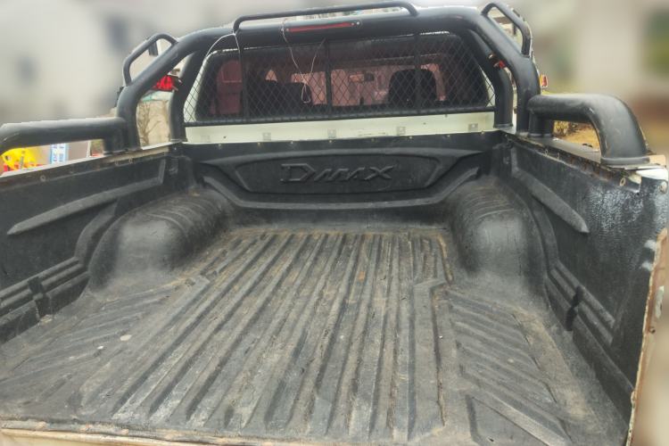 Used Isuzu JLM 2017 2.0T Two-Wheel Drive Advanced Version 4K21D4T Trunk