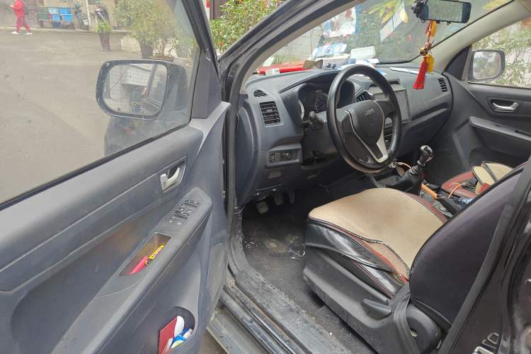 Used Isuzu JLM 2018 2.5T Four-Wheel Drive Diesel Luxury Version with Extended Cargo Bed JE4D25Q5A Driver Seat