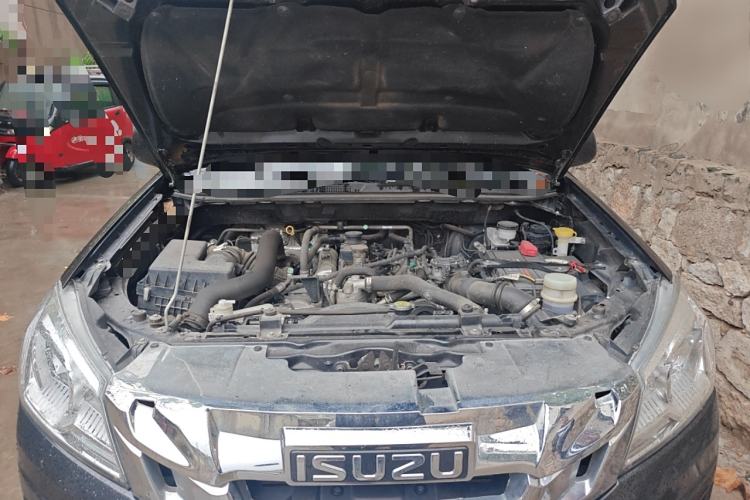 Used Isuzu JLM 2018 2.8T Classic Edition Two-Wheel Drive Luxury Version with Extended Cargo Bed JE493ZLQ5F Engine Bay