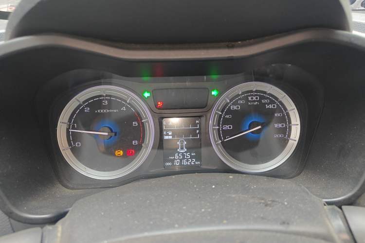 Used Isuzu JLM 2018 2.5T Four-Wheel Drive Diesel Luxury Version with Extended Cargo Bed JE4D25Q5A Instrument Cluster
