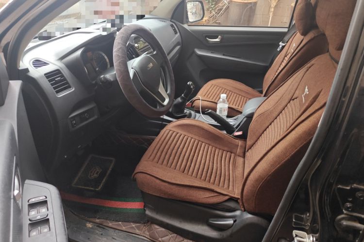 Used Isuzu JLM 2018 2.8T Classic Edition Two-Wheel Drive Luxury Version with Extended Cargo Bed JE493ZLQ5F Interior 3